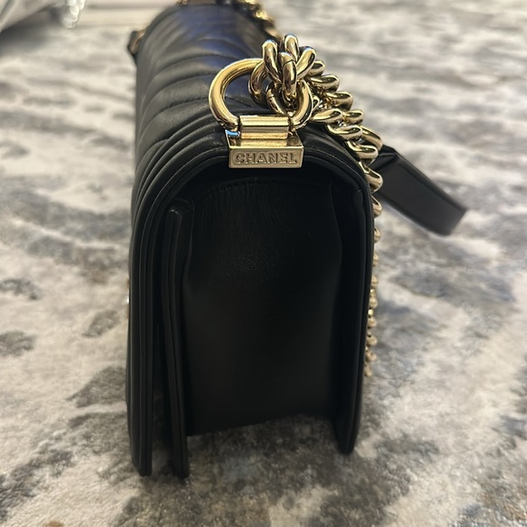 Chanel Chevron Quilted Lambskin Medium Boy Flap Bag - Picture 5 of 12